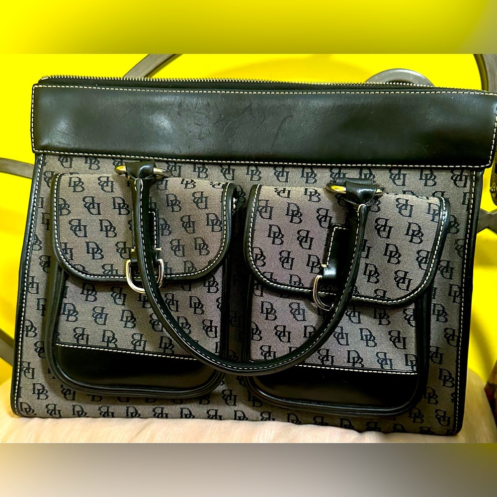 Dooney & Bourke Black/Grey Monogram Tote with Zipper Pouch; Good Condition!